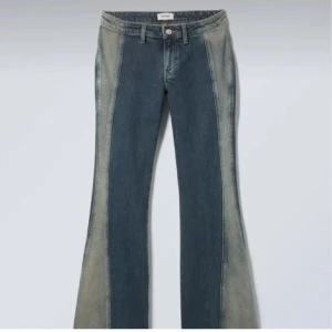 Weekday jeans strl W31 - Säljer mina skitcoola weekdayjeans i storlek W31 då är de mycket förstora! De är även slitna längst ner!😀 men skitsnygga! Skulle säga att de passar en L eller XL!