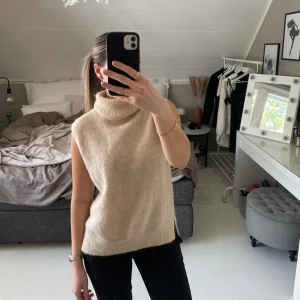 Polotröja  - Tröja från bikbok i storlek s, knappt använd💕