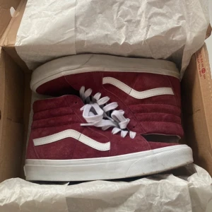 Vans skor - Säljer mina vans då dem inte är min stil längre. Perfekta nu till våren. Bra skick💕