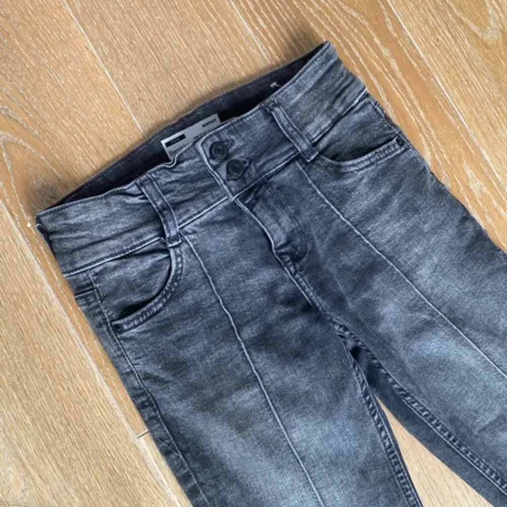 Super fina bootcut jeans från bershka. Slutsålda så finns inte att köpa.. Jeans & Byxor.