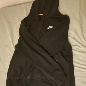 Nike kofta  - En svart Nike kofta som passa till allt 