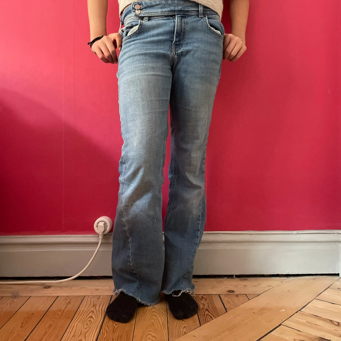 lågmidjade bootcut jeans