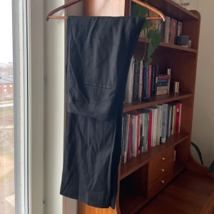 Other Stories Kostymbyxor  - Superfina kostymbyxor från Other Stories som tyvärr inte blir använda längre