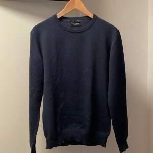 Tunn mörkblå sweatshirt från Sand Copenhagen i bra skick! (stl S)  