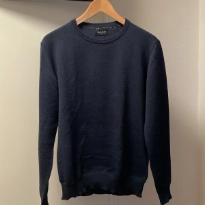 Sand Copenhagen tröja mörkblå (stl S)  - Tunn mörkblå sweatshirt från Sand Copenhagen i bra skick! (stl S)  