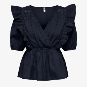 Fin blus  - Fin blus för våren och sommaren❤️