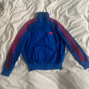 Adidas track jacket, som ny!