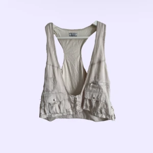 vit väst  - jättefin och söt väst från hunkydory. aldrig använd🤍