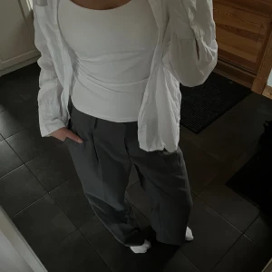 Kostymbyxor  - Kostymbyxor från Bianca Ingrosso X Gina Tricot finns inte kvar längre, Helt oanvända i nyskick prislappen sitter kvar.