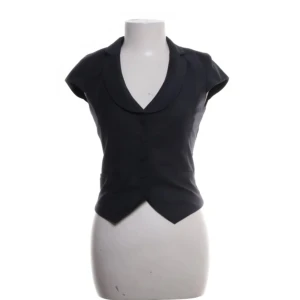 Topp - Skitsnygg kostym topp som är figursydd. Den är mörkblå och är aldrig använd!