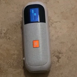 Jbl högtalare,radio - Helt ny använd 2-3 gånger. Laddare igår .Orginal pris 1190kr Säljs för 800 Vid snabbt köp kan priset diskuteras!