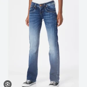 Ltb jeans - Säljer mina ltb jeans i modellen valerie som är i superbra skick då de inte kommer till användning. Passar perfekt på mig som är 169💗nypris 1200kr