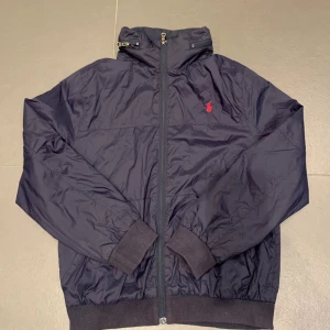 Ralph Lauren jacka (14-16år)  - Ralph Lauren jacka i mycket bra skick!  Barnstorlek: L (14-16)