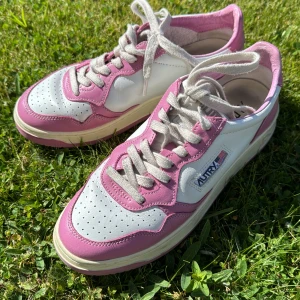 Autry sneakers storlek 40 - Nästan helt nya sneakers från Autry i storlek 40