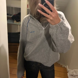 Ites Frans tröja - Nice fils tröja med resår längst ner. Blå och vita detaljer