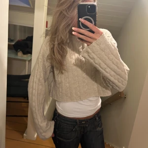 Kortare stickad tröja  - Jätte skön lite kortare stickad tröja