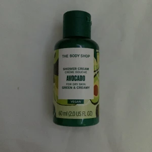 Shower gel - En shower gel från The Body Shop med doft av avocado. Den är ganska använd och det är lite mindre än halva kvar