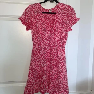 Rosa klänning  - Använd två gånger 