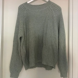 Grön stickad tröja  - Grön stickad tröja från lager157 