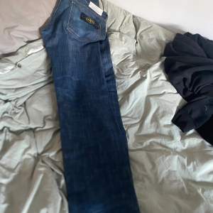 Det jeans fått i present äkta 100% såklart ny pris 2 k något mitt pris 1 k pris kan diskuteras L 34