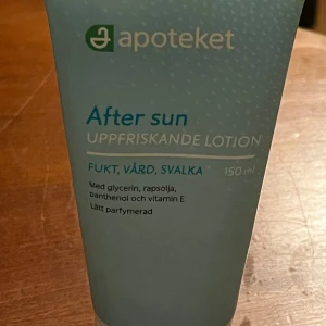Solskyddskräm solskyddsalva solskydd spf30 spf15 aftersun eftervård - Mycket kvar i 15, mer än halva. Kvar i de andra också men kan inte säga exakt hur mycket.