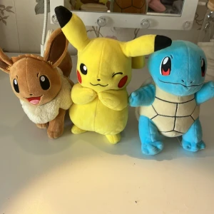 pokémon gosedjur  - 90kr styck och 250kr för alla! nypris för en : 150kr och för alla : 450kr. alla är i jättebra skick och det nya ut. dom tvättas såklart innan frakt och kontakta om du vill ha fler bilder eller har några frågor!💕köparen betalar frakt!