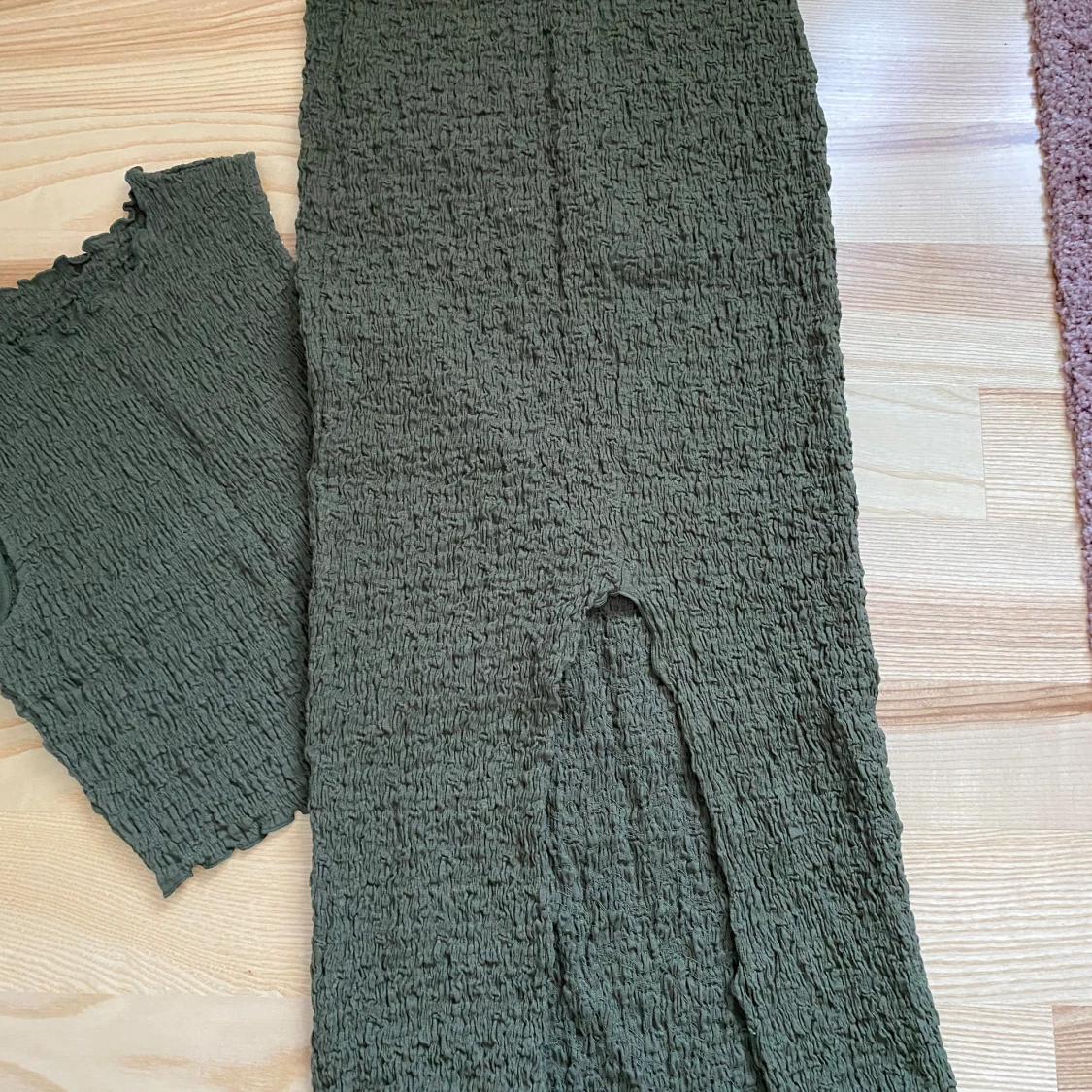 Kjol + crop top strl S - 90