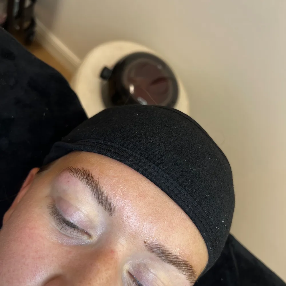 Browlift endast 400kr  just nu kontakta mig via instagram @liftnglowbym eller här på Plick . Skönhet.