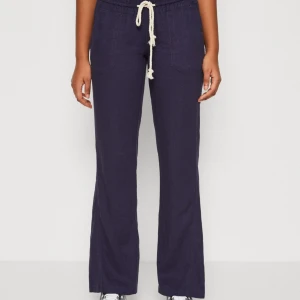 Roxy linnebyxor  - Säljer nu mina snygga linnebyxorna från Zalando. De är i nyskick endast använda 1 gång.