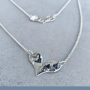 Liv in Sweden halsband - Nyskick silver hjärthalsband från Liv in Sweden. Nypris 1100 säljer för 500 kr.