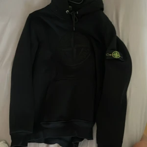Stone island hoodie - Sick 10/10 nästan aldrig använd säljer för att jag aldrig använder 