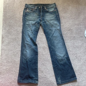 Disel jeans - Super fina disel jeans i helt ok skick, bilder på skador finns  