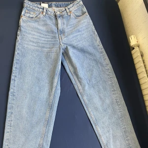 Mom jeans - Älskar dessa jeans dem är så fina och sköna, men eftersom jag är 170cm så var den för korta.