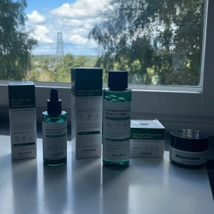 SOMEBYMI AKNE - knappt använd pga för många aktiva ingredienser då jag inte har akne, dock fungerar dessa super bra för glow och återfuktning, fräscht på huden och slår emot finnar. Nypris 1200, pris kan diskuteras!!💕💕