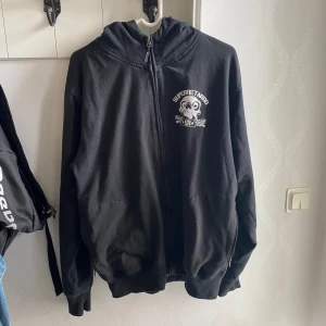 Superretards hoddie - Nu säljer jag min superretards hoddie då jag inte använder den längre den är i väldigt bra skick, skriv vid funderingar!