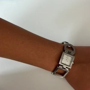 Klocka Dolce&Gabbana  - Dolce&Gabana klocka. Batteriet är slut så man behöver byta ut den för att klockan ska fungera.