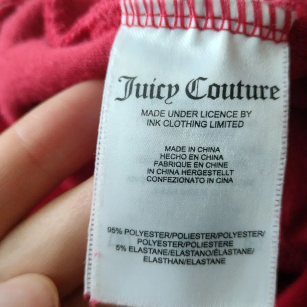 😍Juicy Couture byxa från Raglady  storlek xxs passar även s för väldigt stretchigt matrial vilket även är Supermjukt och bästa mjukisbrallan. Färgen var limited edition från förra vintern 3 bild. Använd ett fåtal gånger pg av inte min stil längre😊❤️❤️. Jeans & Byxor.