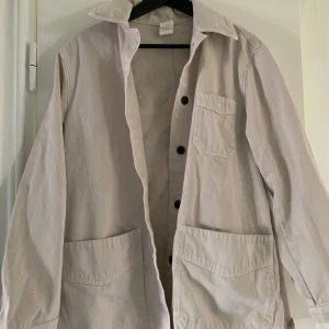 Tunn jacka - Jätte fin tunn jacka från Carin wester, storlek XS men är väldigt oversized i modellen 💐