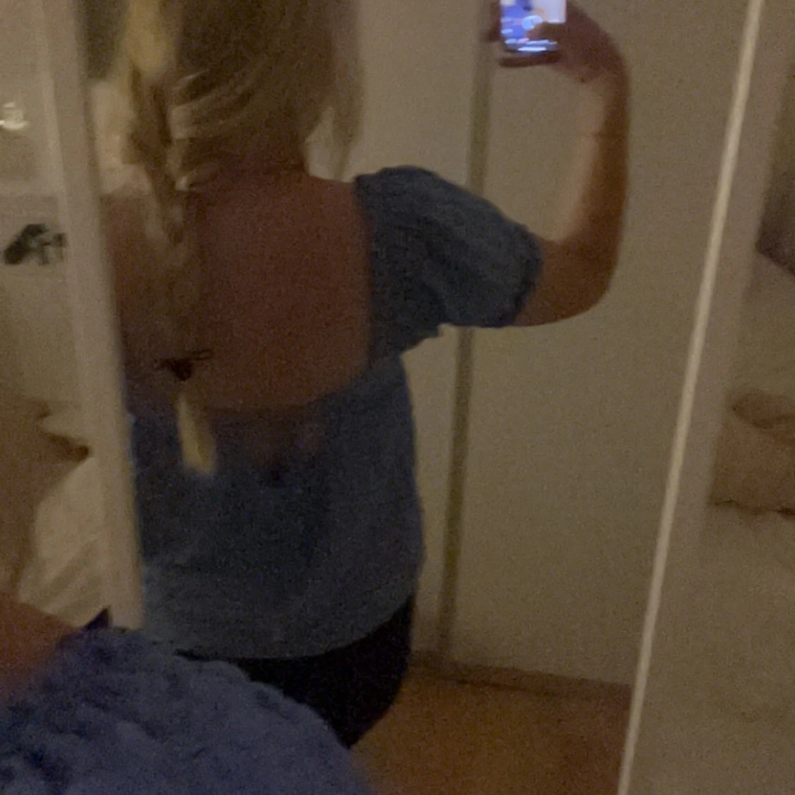 Blus med öppen rygg - 90