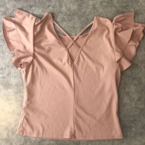 Kort ärmad tröja Charlotte Russe - Jätte fint skick!