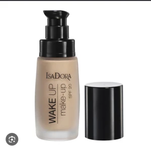 Isadora foundation  - Säljer då den inte är min färg. Testad en gång annars helt ny❤️bara skriv så skickar jag fler bilder