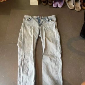 weekday jeans - weekday jeans inga hål bra skick 