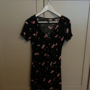 Klänning  - Nyskick 