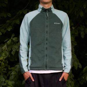 Skön Columbia fleece - Modellen är 182cm S men passar M