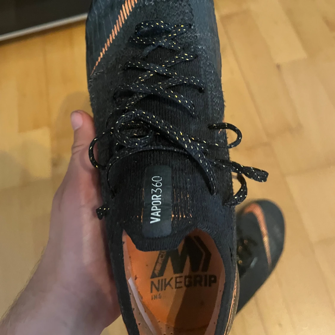 Fotbollsskor storlek 41 - 92