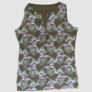 Linne - Edc linne med mönster och små knappar 