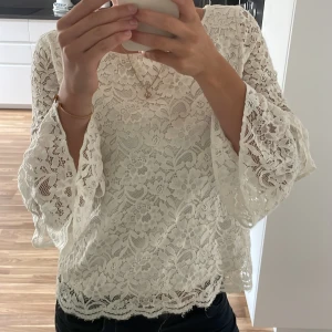 Blus - Säljer denna supersnygga blus ❣️