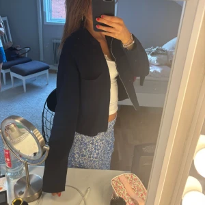 Kofta Åhlens - Jättefin kofta/cardigan från Åhléns som är helt slutsåld. Används inte så vill bli av med. Kontakta via intresse eller köp 😊