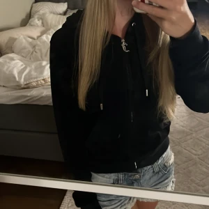 Juicy - juicy coutore tröja💗har oxå byxorna om man är intresserad i hela sättet eller bara byxorna🩷