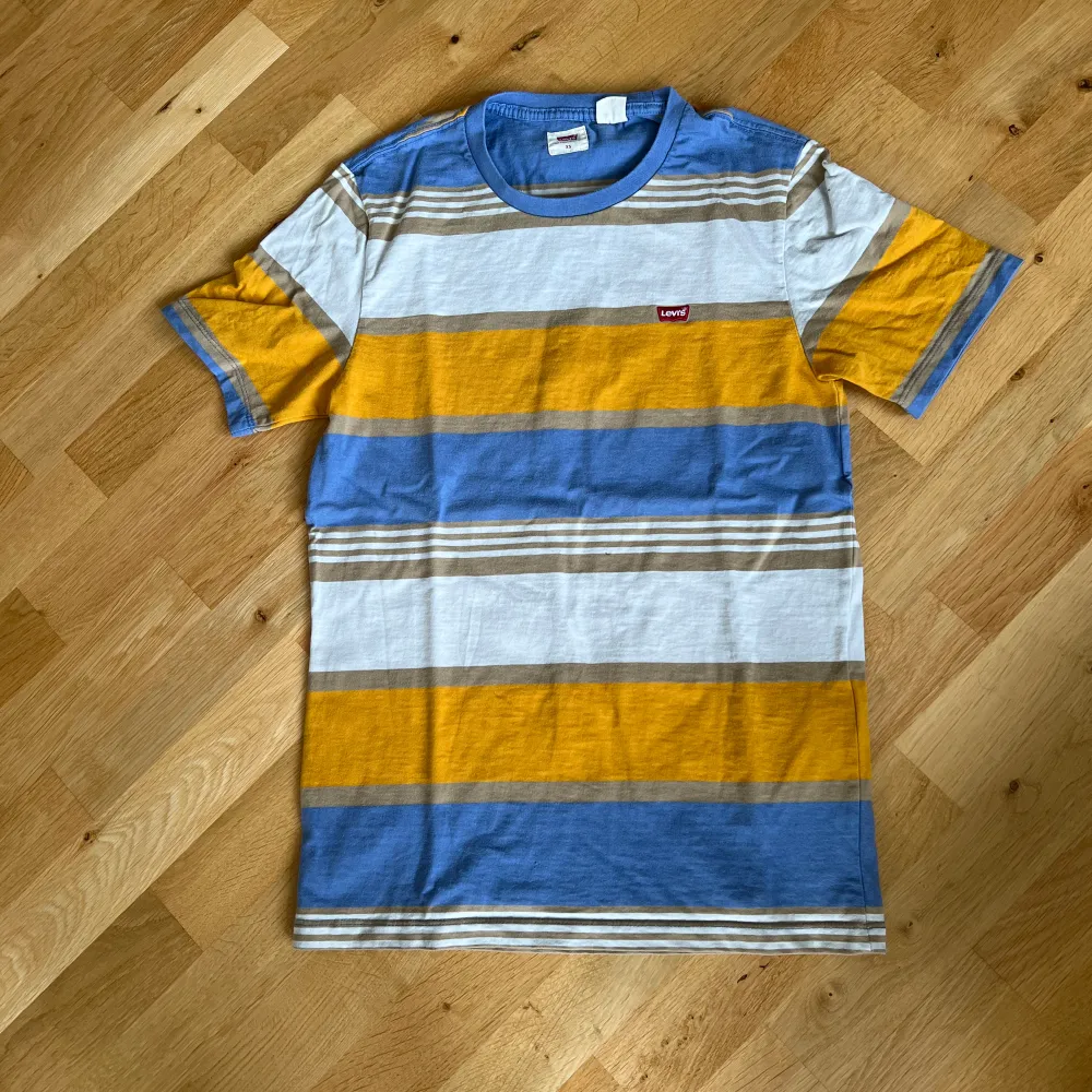 Fin t-shirt från Levi’s som ej använts - alltså i nyskick!  Hör av dig vid frågor🥰. T-shirts.